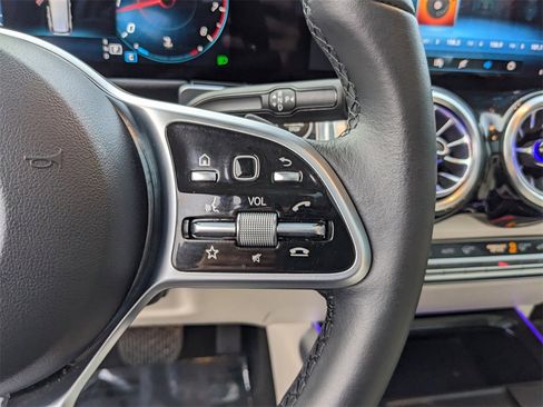 Used 2022 Mercedes-Benz GLB 250 image 34