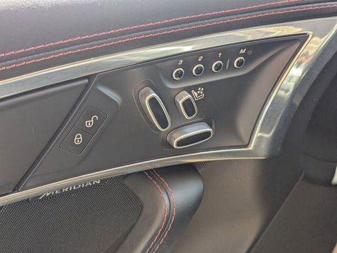 Used 2020 Jaguar F-TYPE Checkered Flag image 27