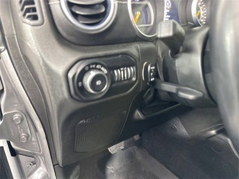 Used 2018 Jeep Wrangler Unlimited Sahara image 24