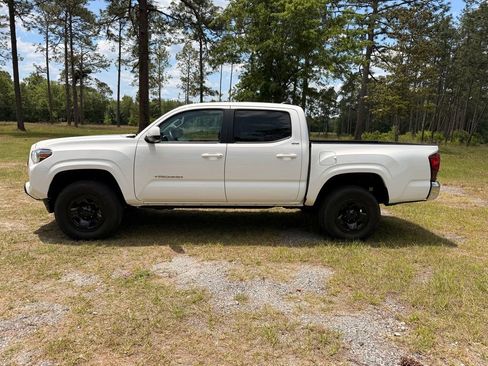 Used 2023 Toyota Tacoma SR5 RWD image 2