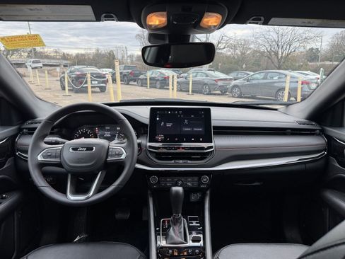 Used 2025 Jeep Compass Trailhawk image 29