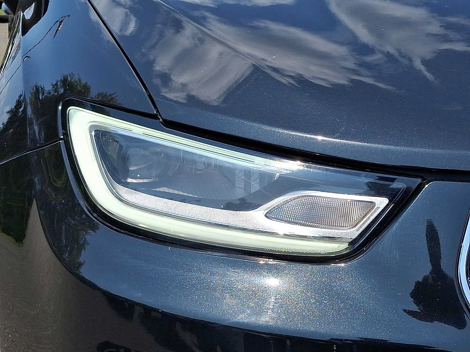 Used 2023 Chrysler Pacifica Touring-L FWD image 9