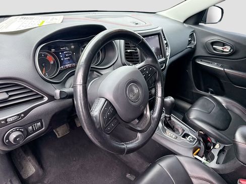 Used 2020 Jeep Cherokee Trailhawk w/ Cold Weather Group AWD/4WD image 5