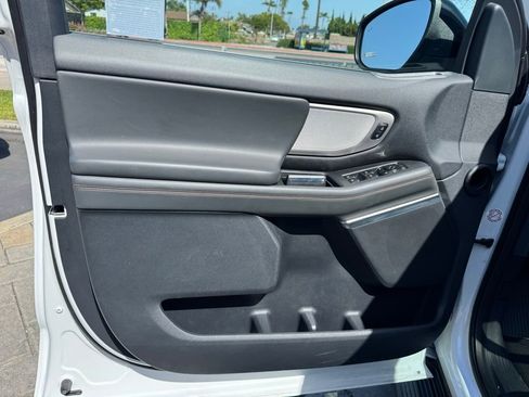 Used 2025 Ford Expedition Active AWD/4WD image 17