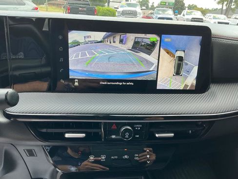 Used 2025 Nissan Kicks SR w/ Illumination Package FWD image 23