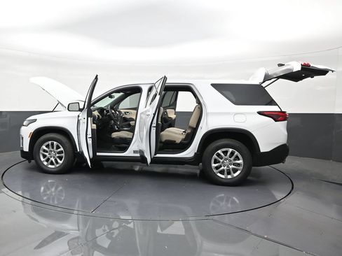 Used 2023 Chevrolet Traverse LS FWD image 30