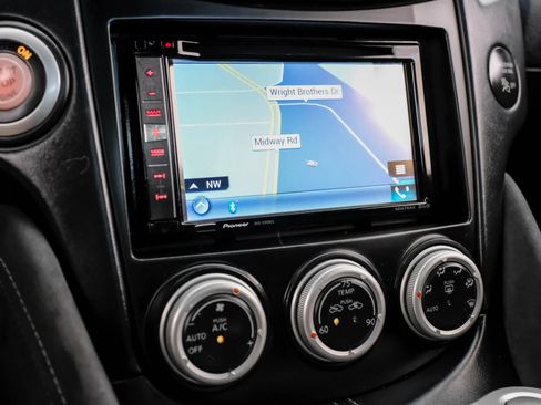 Used 2014 Nissan 370Z Roadster image 20