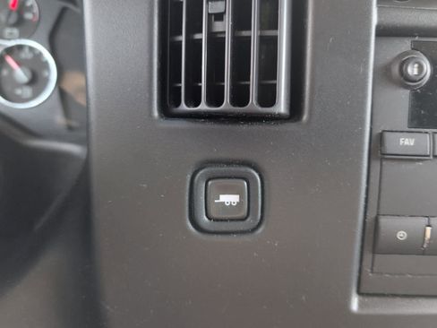 Used 2023 GMC Savana 2500 image 25