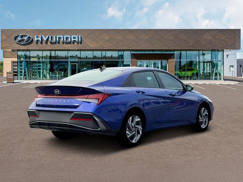 New 2025 Hyundai Elantra SEL image 7
