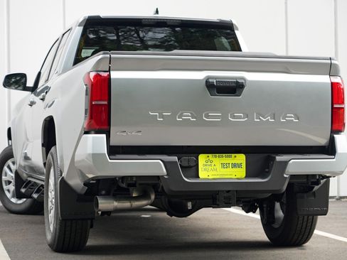 Used 2025 Toyota Tacoma SR5 AWD/4WD image 6