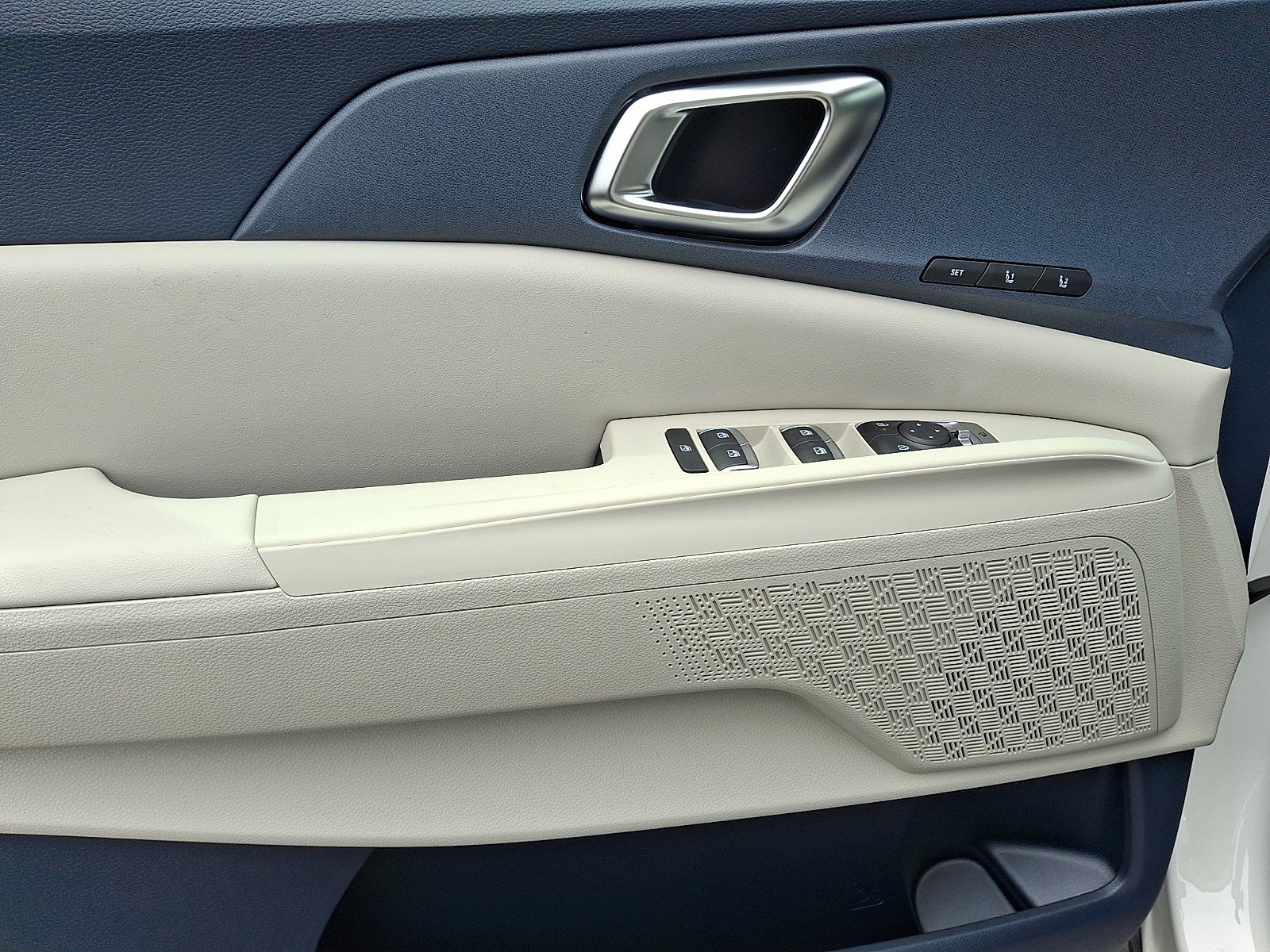 New 2026 Kia Carnival EX FWD image 5