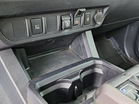 Used 2021 Toyota Tacoma TRD Off-Road AWD/4WD image 18