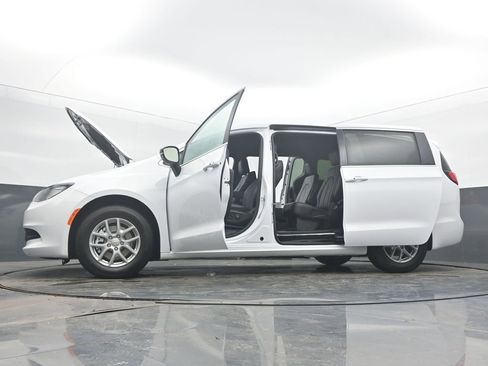 New 2026 Chrysler Voyager LX image 59