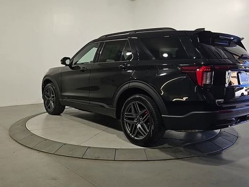Used 2025 Ford Explorer ST-Line w/ ST-Line Street Pack AWD/4WD image 3