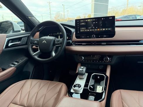 Used 2025 Mitsubishi Outlander SEL image 7