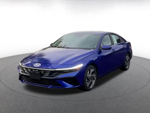 Used 2025 Hyundai Elantra SEL image 9