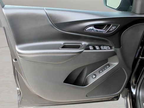 Used 2022 Chevrolet Equinox Premier image 12