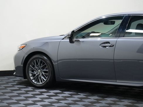 Used 2018 Lexus ES 350 w/ Navigation System Package FWD image 19