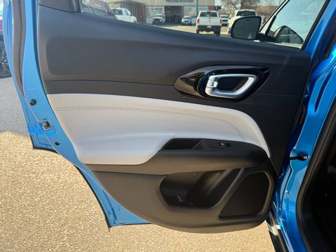 Used 2024 Jeep Compass Limited image 16