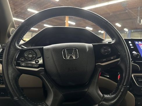 Used 2020 Honda Pilot Touring image 19