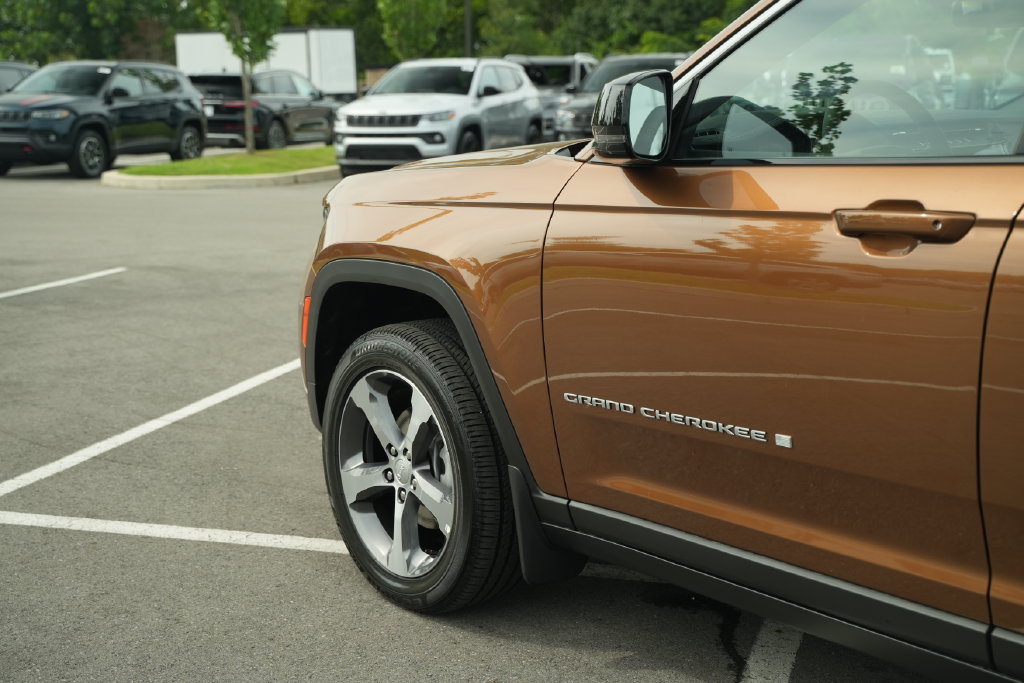 New 2026 Jeep Grand Cherokee Limited w/ MOPAR Finishing Package AWD/4WD image 41