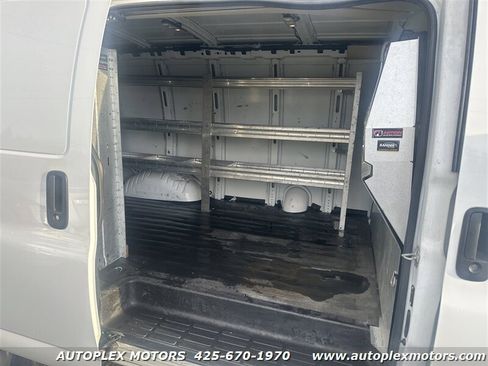 Used 2017 Chevrolet Express 2500 image 10