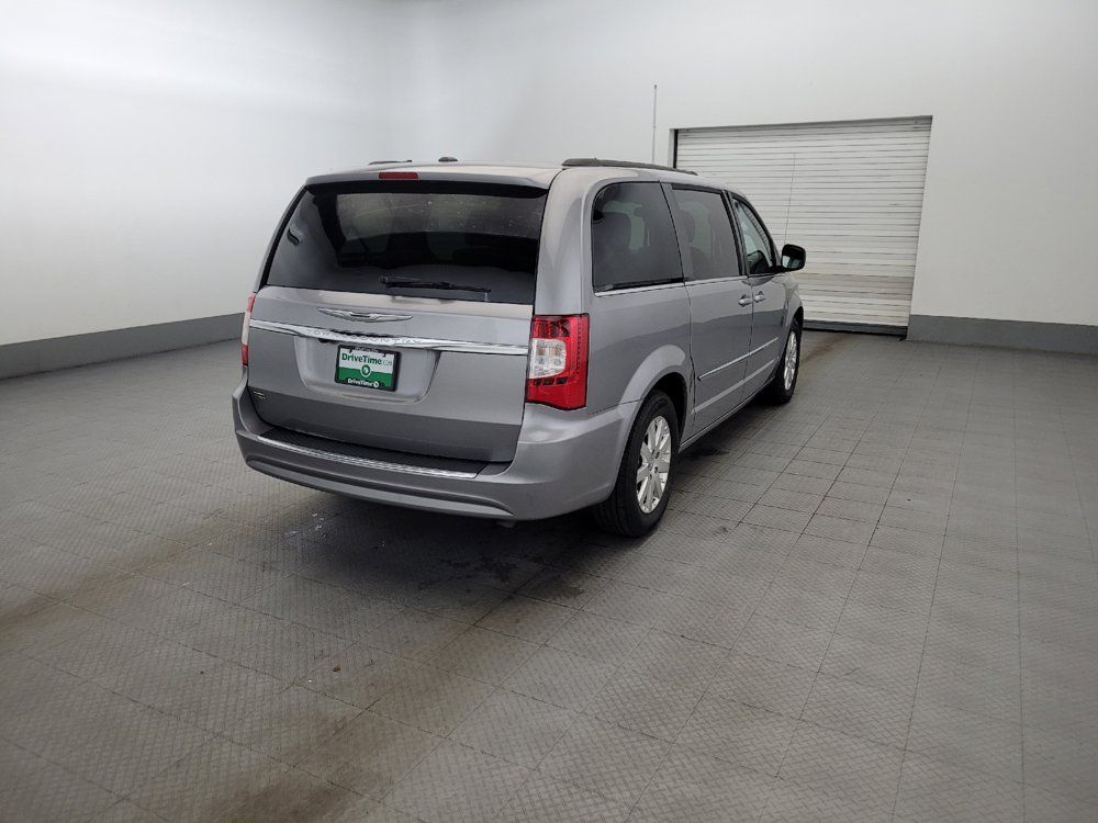 Used 2016 Chrysler Town & Country Touring FWD image 9