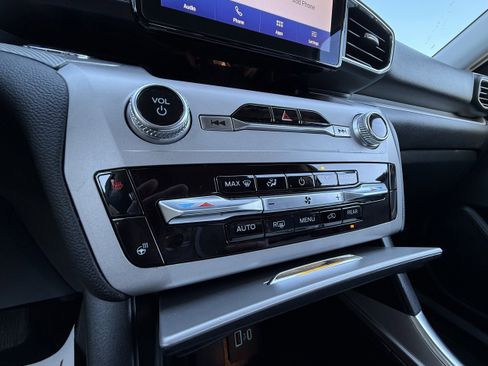 Used 2024 Ford Explorer XLT w/ Equipment Group 202A image 18