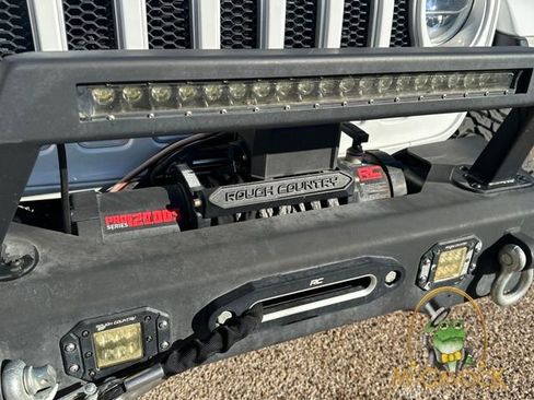 Used 2018 Jeep Wrangler Unlimited Sahara image 7