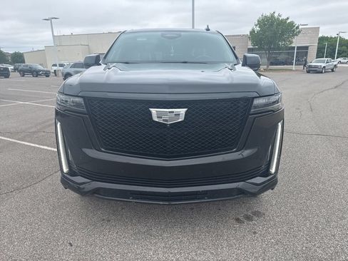 Used 2022 Cadillac Escalade Sport Platinum w/ LPO, ONYX Package AWD/4WD image 2