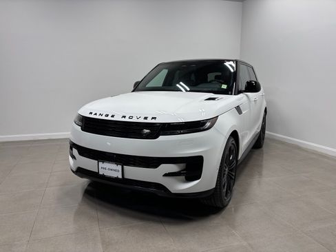Used 2024 Land Rover Range Rover Sport SE AWD/4WD image 2
