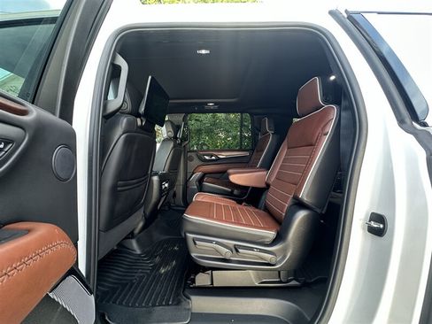 Used 2024 GMC Yukon XL Denali Ultimate AWD/4WD image 88