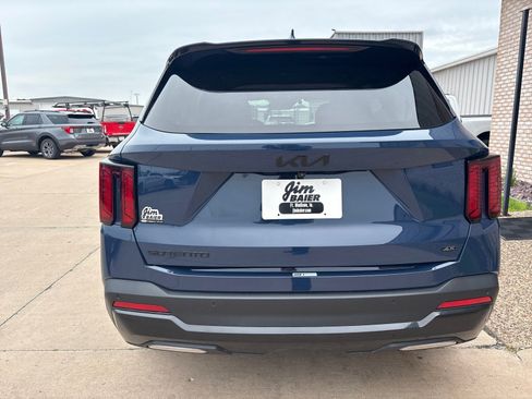 Used 2024 Kia Sorento EX AWD/4WD image 10
