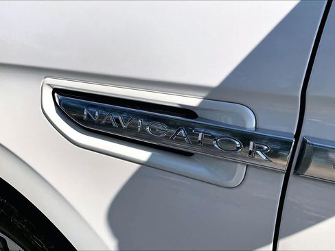 Used 2018 Lincoln Navigator Reserve w/ Technology Package AWD/4WD image 10