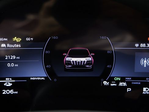 Used 2025 Audi Q6 e-tron Premium image 47