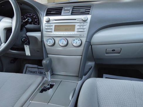 Used 2011 Toyota Camry LE image 19