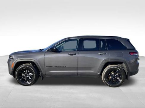 New 2026 Jeep Grand Cherokee Laredo image 4