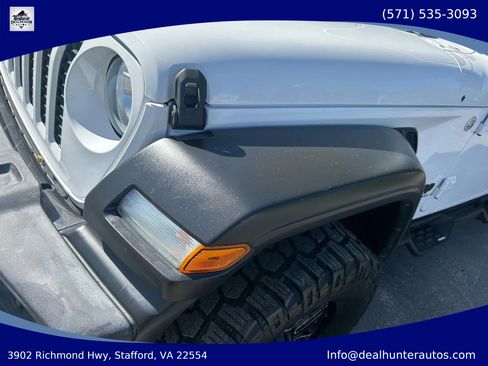 Used 2020 Jeep Gladiator Sport w/ Quick Order Package 24S AWD/4WD image 7