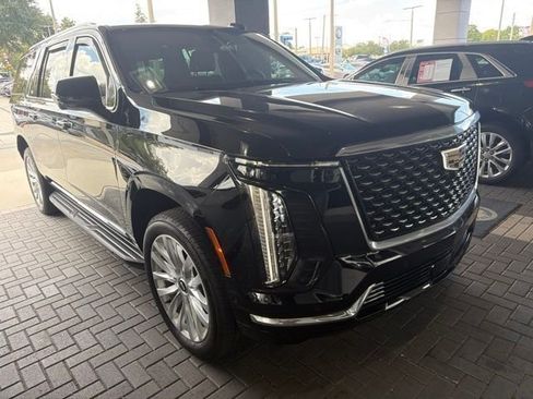 Used 2025 Cadillac Escalade ESV Luxury AWD/4WD image 8