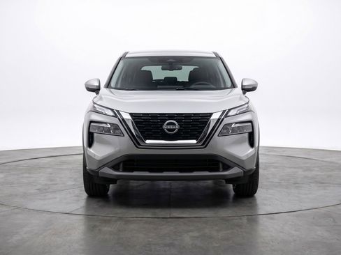 Used 2025 Nissan Rogue SV FWD image 2