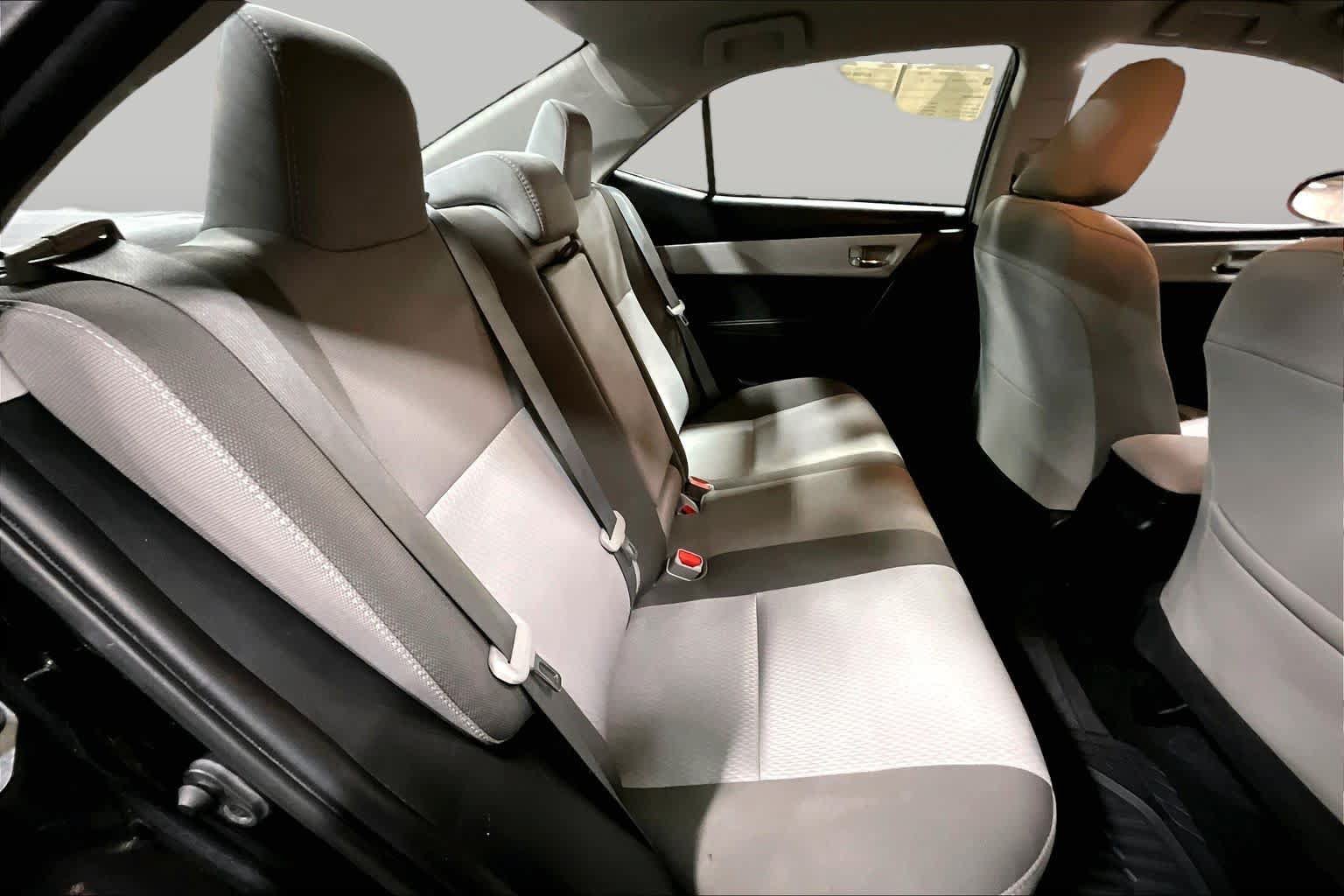 Used 2019 Toyota Corolla LE w/ Carpet Mat Package (TMS) FWD image 18