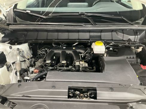 Used 2024 Nissan Pathfinder SV AWD/4WD image 30