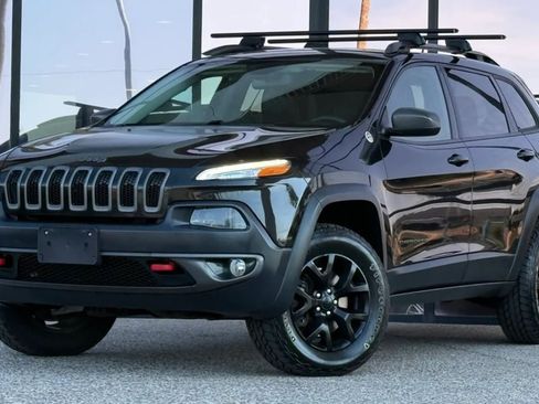 Used 2015 Jeep Cherokee Trailhawk w/ Leather Interior Group AWD/4WD image 2