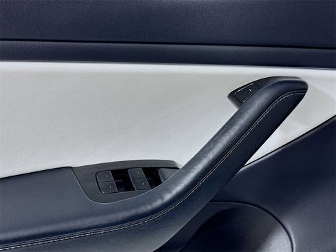 Used 2019 Tesla Model 3 Standard Range image 14