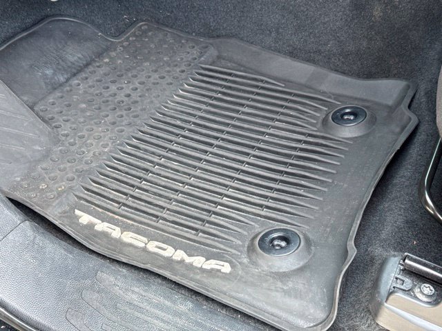 Used 2025 Toyota Tacoma TRD Sport AWD/4WD image 15