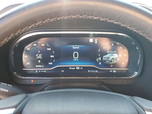 Used 2022 Chevrolet Suburban Z71 w/ Luxury Package image 24