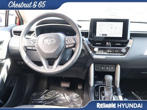 Used 2024 Toyota Corolla Cross XLE w/ Convenience Package AWD/4WD image 20