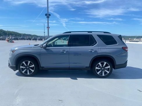 Used 2025 Honda Pilot Touring image 5