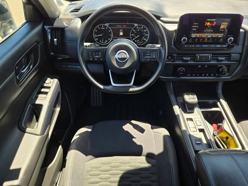 Used 2025 Nissan Pathfinder S FWD image 16