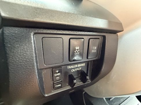 Used 2016 Toyota Tundra SR5 w/ SR5 Upgrade Package image 26